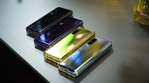 Тест складного смартфона Samsung Galaxy Fold